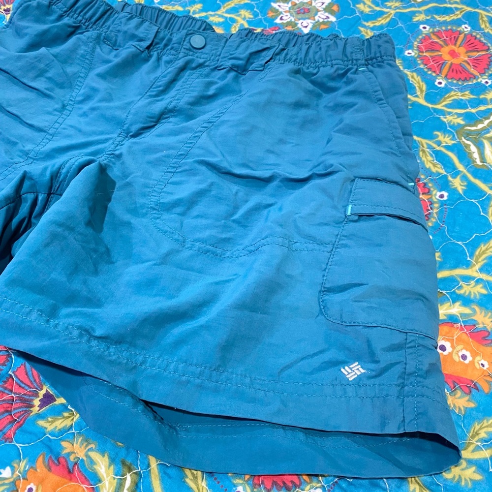 Columbia size small teal cargo shorts